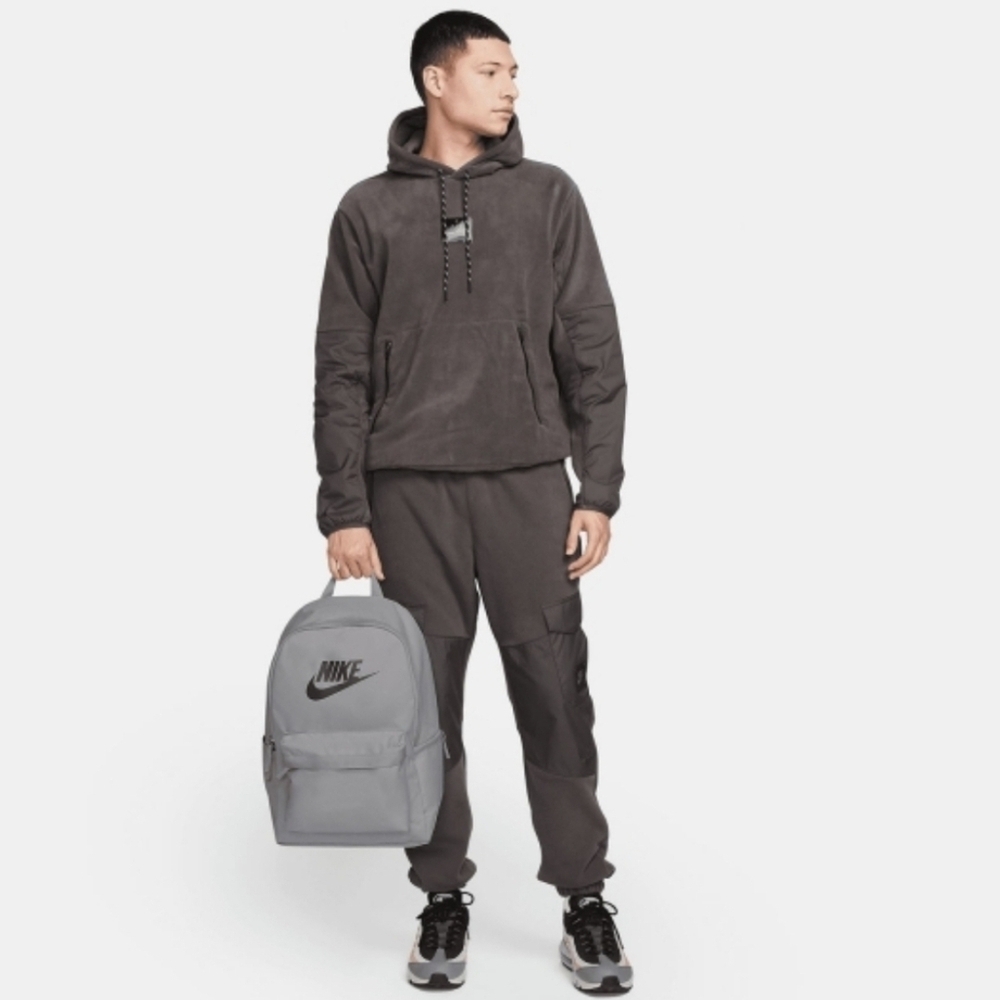 Nike Unisex Backpack NWT Nike Heritage Backpack Wolf Grey - Picture 2 of 4